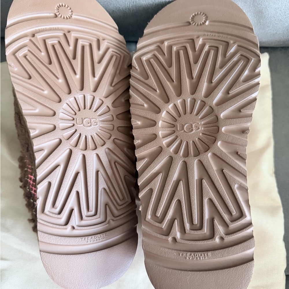 UGG Brown Faux-Sherpa Slip-On Slippers with Pink Trim - Picture 4 of 5